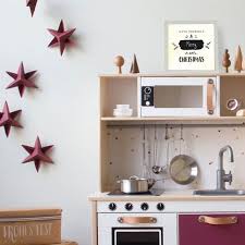 Wie Richte Ich Das Kinderzimmer Richtig Ein 7 Tipps Und Tricks Ikea Spielkuche Lernturm Kinder Zimmer