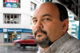 Fue comprado al nacer y busca a su madre biológica