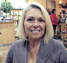 kandeej.com: Mama's Got A New Short Haircut and Color