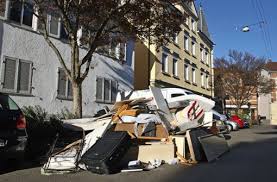 Sperrmüll, wohnungsauflösungen, haushaltsauflösung, entrümpelungen mit kostenloser erstbesichtigung kostentransparenz, keine versteckten kosten, 100% kundenzufriedenheit. Rund Zehn Kubikmeter In Der Remscheider Strasse Illegal Abgeladen Wilder Sperrmull In Der Neckarvorstadt Bad Cannstatt Cannstatter Zeitung