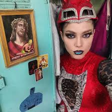 🖤¡Les presento a Lilith!🖤 Un personaje de la serie de @netflixmx "Contra  las Cuerdas" que tuve el honor de representar. Este proyecto entrañable me  ha hecho conocer y adentrarme en el vastísimo