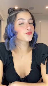 Charli D Amelio Charlidamelio Tiktok Oficial Urmărește Cele Mai Noi Videoclipuri Tiktok De La Charli D Amelio In 2020 Hair Styles Hair Color Blue Hair