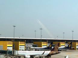 Flyers travelling to delhi airport must take in account an extra 10 to 15 minutes of travel to avoid the the central spine road connects delhi airport terminal 2 and terminal 3 from mahipalpur. Delhi Airport To Get India S First Air Train Live From A Lounge