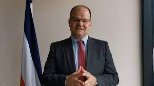 De este mismo gentilicio viene tiquicia (propio de / relacionado con los ticos), la forma coloquial con la que sus habitantes se refieren a costa rica. Propuesta Ante El Fmi Debe Llevar Impuestos Afirma Ministro De Hacienda Cambio Politico
