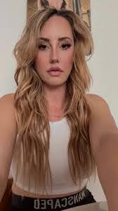 Abigail Rossi's Instagram, Twitter & Facebook