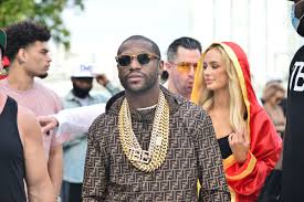 Youtube megastar logan paul, right, lost to olajide ksi olatunji in his first and only professional boxing match in november 2019. Floyd Mayweather Vs Logan Paul Rebooked For June 6 In Miami Gardens Mma Fighting