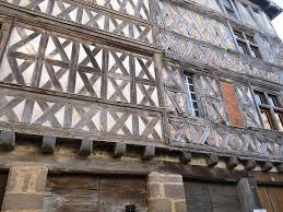Maison Dite Du Duc D Epernon Situe A Confolens Du 15e Siecle Chateau De Blois Maisons Anciennes Colombage