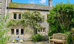 50 Of The Best Uk Cottages For Christmas And New Year Cottages Uk Holiday Cottage Cottage