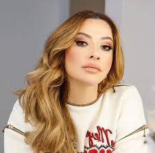 Hadise Panosundaki Pin