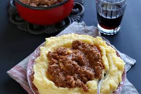 Carne di asino (min 90 %), olio extravergine di oliva, spezie, vino rosso (contiene solfiti), sale alimentare; Tapelucco Novara Donnad