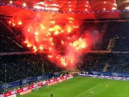 Wir haben keine angst und nehmen die herausforderung an, sagt boss martin kind. Erst Pyro Aktion Dann Dino Choreo So Argern Die Fans Von Dynamo Dresden Den Hsv Video Dailymotion