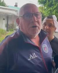 Según su cara hasta qué hora le gusta escuchar música?