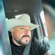 Can police run a red light without their lights on?