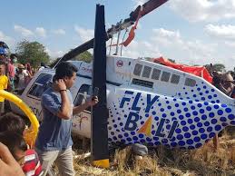 Penyelamatan helikopter yang hampir jatuh dikecamatan tulung selapan oki sumatra selatan. Helikopter Jatuh Di Lombok Praya 3 Warga Asing Terluka News Liputan6 Com