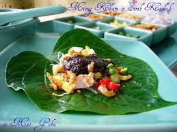 Resepi kali ini bukannya resepi yang biasa kita lihat, ianya adalah resepi ikan bakar thailand. Mieng Kham Sirih Kaduk Dapur Tanpa Sempadan