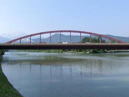 Sie überspannt den fluss auf einer länge von 165 metern und verbindet die bayerische stadt laufen mit. Salzachbrucke Urstein Niederalm Puch Bei Hallein 1969 Structurae