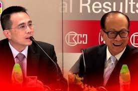 李嘉誠從來不嬌慣兒子，他堅信，教孩子學會自立自強，學會做人處世，比給他金山銀山要強百倍，所以，兩個兒子從小就被要求克勤克儉，不求奢華。 李嘉誠兩個兒子李澤鉅和李澤鍇雖然出生在大富之家，卻很少有機會享受奢華的生活。他們小的時候，李嘉誠很少讓他們坐私家車，卻常常帶他們坐電車、巴士。 李嘉誠解釋是：「在電車、巴士上，你們能見到不同職業、不同階層的人，能夠看到最平凡的生活、最普通的人，那才是真實的生活，真實的社會；而坐在私家車裡，你什麼都看不到，什麼也不會懂得。」 於是，兩個孩子和普通家庭的孩子一樣，在擁擠的電車、巴士里一天天長大。 有一次，李嘉誠看到在路邊擺報攤的小女孩邊賣報紙邊捧着課本學習，就特意帶兩個兒子經過這個報攤，讓他們學習小女孩認真學習的態度。 和學校裡那些大手大腳花錢的同學們相比，李嘉誠不僅很少給兒子們零花錢，常常鼓勵他們勤工儉學，自己掙零用錢。所以李澤鉅和李澤鍇在很小的時候就開始做雜工、侍應生。 李澤鍇每個星期日都到高爾夫球場做球童，看着小小的兒子背着大大的皮袋跑來跑去，李嘉誠甚是開心。而當李澤鍇告訴他，把掙來的錢拿去資助有困難的孩子時，他更是笑逐顏開。 李嘉誠不只是在思想上，為孩子樹立勤儉節約的美德，還言傳身教。雖然在對社會捐贈方面他始終大手筆，但在他的日常生活中，卻是十分平淡、克勤克儉、不求奢華。 直到今天，他戴的只是廉價的只值26美元的日本手錶，穿的仍舊是10年前的西裝，居住的是30年前的房子。 æŽå˜‰èª é¦–å…¬é–‹ç¬¬ä¸‰ä»£å¤–è²Œ 21æ­²é•·å­«å¥³æ°£è³ªå„ªé›… é˜¿æ³¢ç¾…æ–°èžç¶²