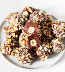 Vegan Ferrero Rocher Truffles 3 Ingredients Blooming Nolwenn Recette En 2020 Cuisson Saine Desserts Vegan Chocolat Vegane