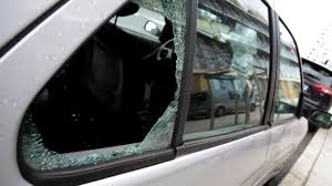 Bruay Sur L Escaut Un Homme Endormi A Bord D Une Voiture Aux Fenetres Brisees