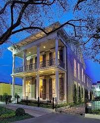 Pin By Gretchen Jones On Architecture New Orleans Homes Garden District Architecture