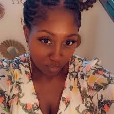 Amy Halbrooks's Instagram, Twitter & Facebook