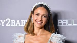 Jessica alba bob hairstyle ins. Jessica Alba S New Bob Haircut Is So Short Photos Allure