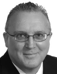 READERS STILL RELY ON NEWSPAPERS