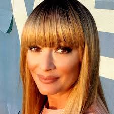 She was born on may 8, 1970 in bucharest, romania. Anca È›urcaÈ™iu SuperbÄƒ La Malul MÄƒrii ActriÈ›a A Inflorit DupÄƒ DivorÈ› Vedete Libertatea Pentru Femei Anca È›urcaÈ™iu SuperbÄƒ La Malul MÄƒrii ActriÈ›a A Inflorit DupÄƒ DivorÈ›