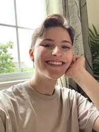 Natalie Barbour's Instagram, Twitter & Facebook