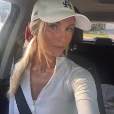 Miranda Dellinger's Instagram, Twitter & Facebook