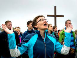 Met pinksteren wordt traditioneel herdacht dat de apostelen van jezus werden verlicht door de heilige geest in de vorm van vlammende tongen. Wat Is Pinksteren Eigenlijk En Waarom Heb Je Een Extra Vrije Dag
