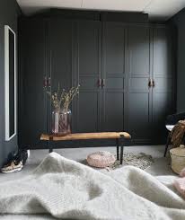 Diese Ikea Pax Schranke Sind Eine Ideale Budgetlosung Fur Einen Schonen Schrank Mit Furdeko Floor To Ceiling Wardrobes Bedroom Built In Wardrobe Bedroom Interior