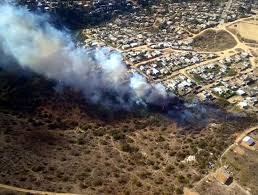 Medios de comunicación de chile informaron sobre un gran incendio que afectó la municipalidad de quilpué, en valparaíso, lo que obligó a trasladar a todas las unidades del cuerpo de bomberos para. Incendio En El Sector Pompeya Sur De Quilpue Ya Consumio Dos Casas Soychile Cl