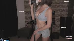 lexikin asmr故事亲耳朵哄睡福利，前凸后翘完美女神露出舔耳助眠-asmr部落