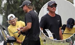 23 temmuz 1983 doğumlu) avustralyalı bir aktris ve şarkıcı. Lleyton Hewitt Takes Son Cruz 12 To A Tennis Event In Melbourne Daily Mail Online