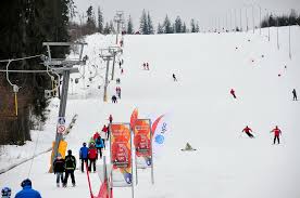 Pârtia veverița are o lungime de 850 m ( 780 m schiabili. Mc Concurs Ski Serbarile Zapezii Upc