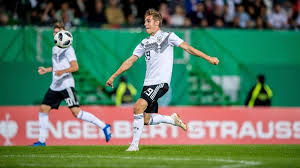 Die rumänen machten weiter druck und gingen kurz vor der pause verdient in. Dfb Talent Florian Neuhaus Die U21 Ist Ein Super Sprungbrett