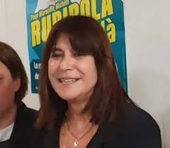 Le socialiste benoît payan, membre de l'union de gauche du printemps marseillais, a été élu lundi maire de marseille en remplacement de benoît payan, 42 ans, a obtenu 53 voix lors du vote au conseil municipal, soit la majorité absolue requise, et devient l'un des plus jeunes maires de marseille. Michele Rubirola Maire De Marseille