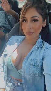 _iizzy_belle (@_iizzy_belle)