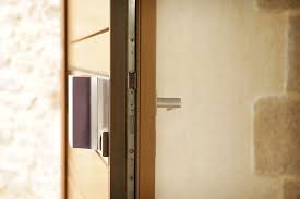 Ouvrant De La Porte D Entree Red Cedar Nativ 2 By Zilten Couleur Miel Wall Lights Door Handles Sconces