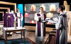 Les paroissiens sont venus nombreux assister à la messe de 8h00 animée par la chorale du 1er weekend du mois. Le Jour Du Seigneur Dans Les Coulisses De La Messe De Paques De France 2 Le Parisien