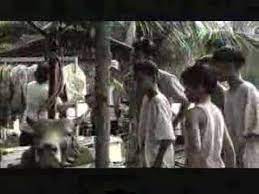 Maka, golongan anak yang maknya menjahit pun terus rasa sebak mengenangkan nasib ibunya jua melalui situasi yang sama setiap kali nak raya. Iklan Raya Petronas 2003 Youtube