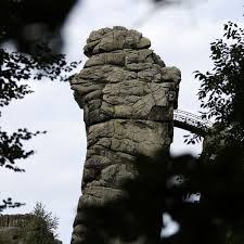 Zahlreiche legenden ranken sich um dieses imposante neolithische monument. Die Externsteine Im Teutoburger Wald Das Deutsche Stonehenge