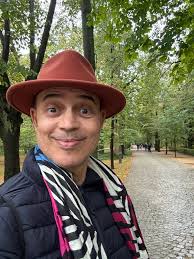 Mario Limonta. Un actor imprescindible de Televisión Cubana. Un gran tipo.  Para mí fue como un tío. Era muy cercano mi padre. Al igual que Aurora. A  ambos los queríamos mucho. Fue