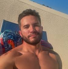 Chris Bello's Instagram, Twitter & Facebook