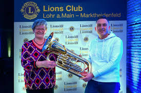 Lions spenden Musikinstrument