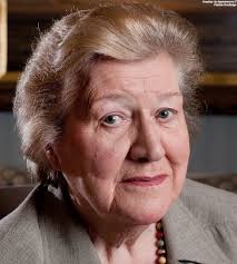 Visiting Dame Patricia Routledge's home years ago * Most pictures were  taken in 2011.