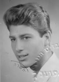 Ses chansons et son charme sont encore dans tous les coeurs. Mike Brant 40 Ans Deja France Dimanche