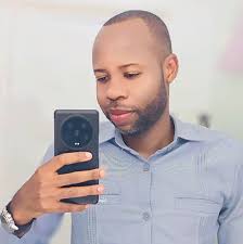 meu Pai ..🥲.. levaste me ao Altar e…. Eu não te poderei levar a tua última  morada. 💔… sempre sonhaste tudo de bom pra mim… e eu pra ti . …