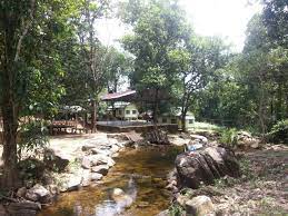 Tempat percutian peribadi ini dilengkapi dengan lapan buah bilik, kolam renang, taman yang dipenuhi dengan tumbuhan hijau serta kolam ikan. Tempat Menarik Di Yan Kedah Panduan Lengkap Percutian Bajet
